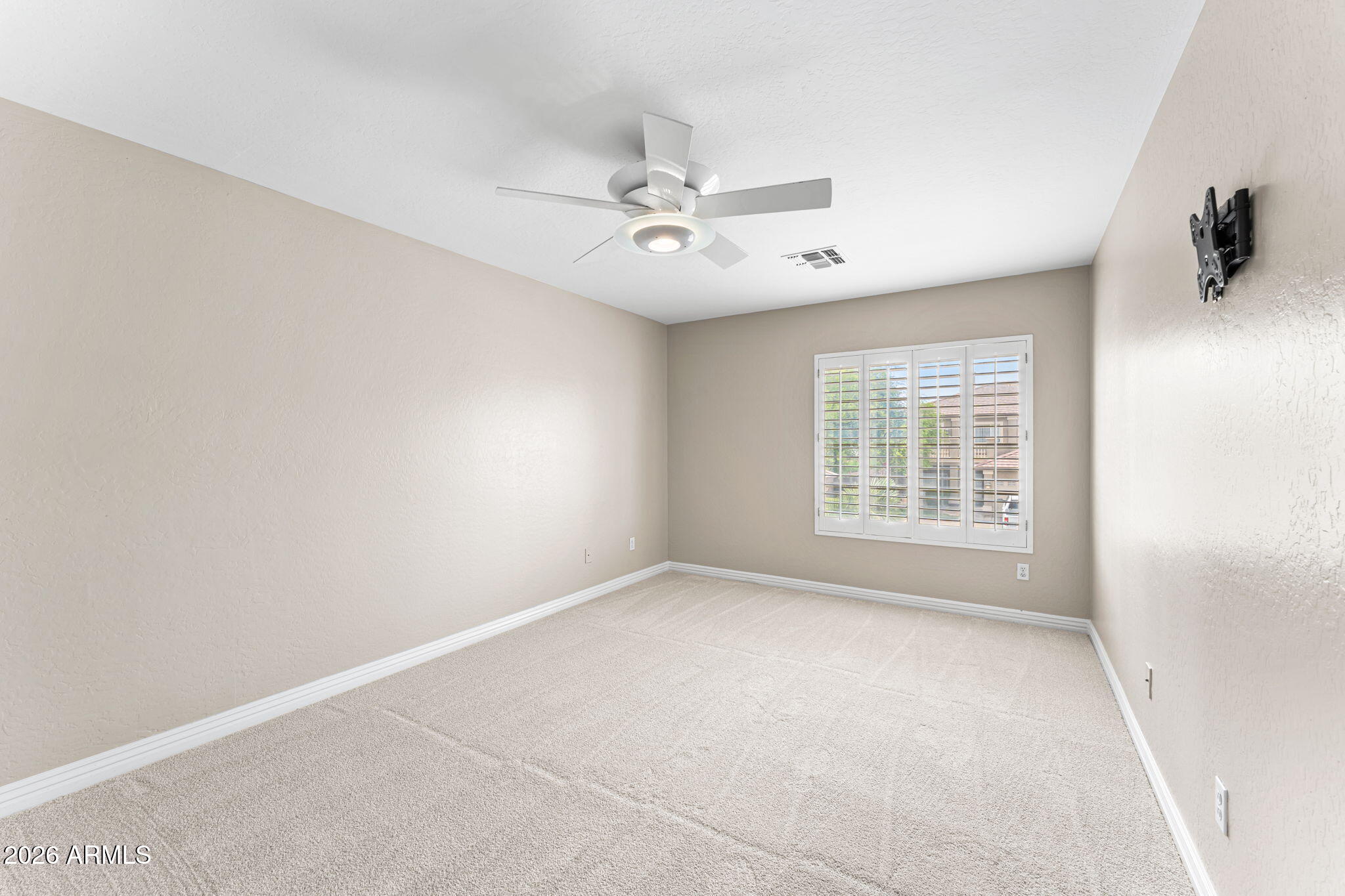 935 E SAN CARLOS Way