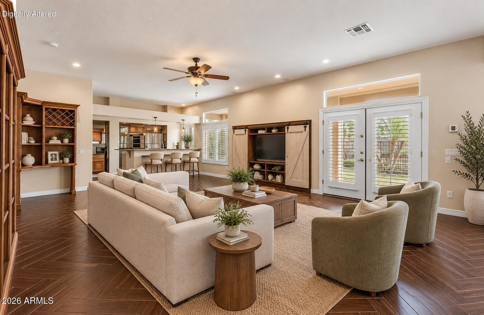 935 E SAN CARLOS Way