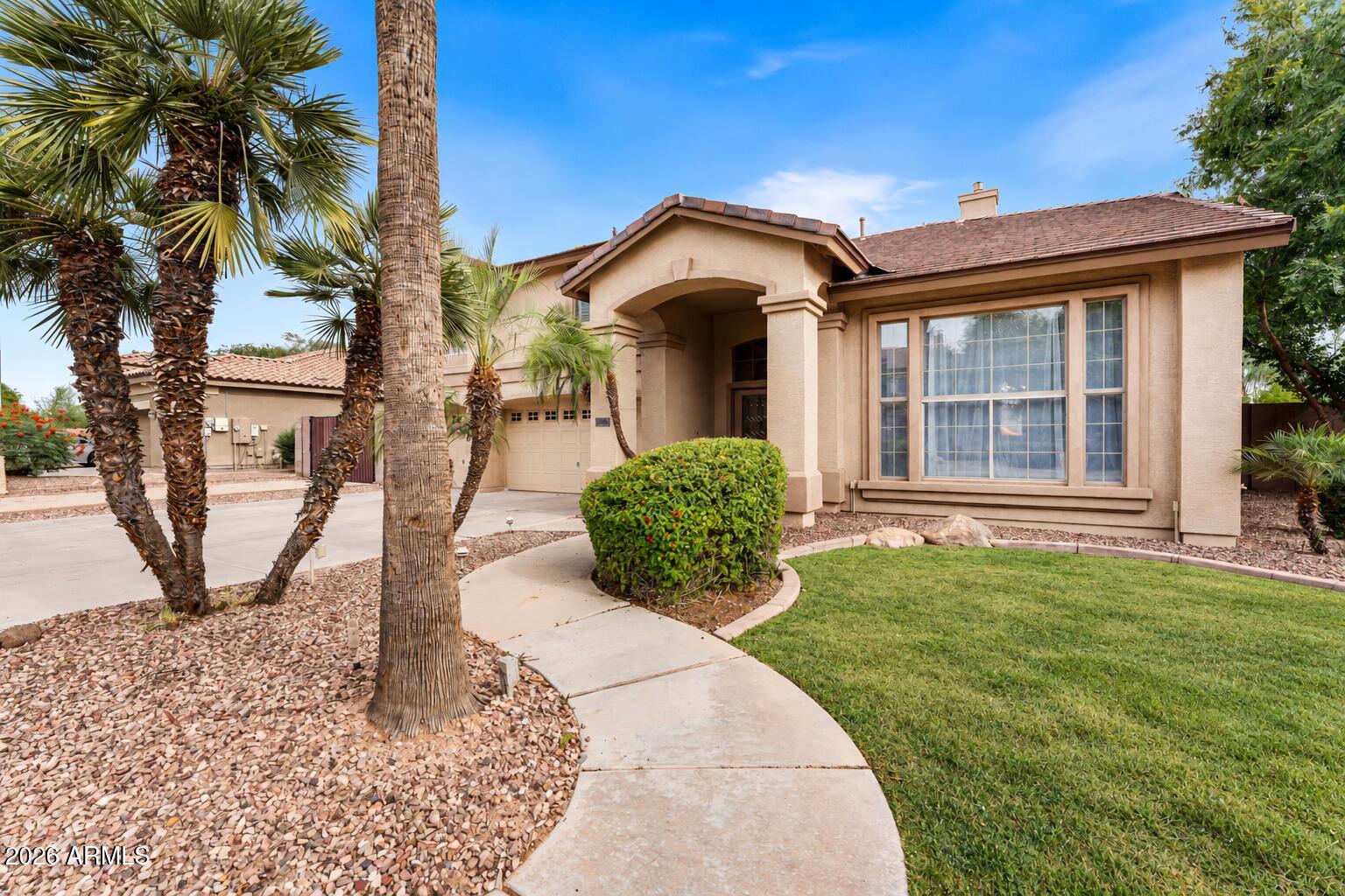 935 E SAN CARLOS Way