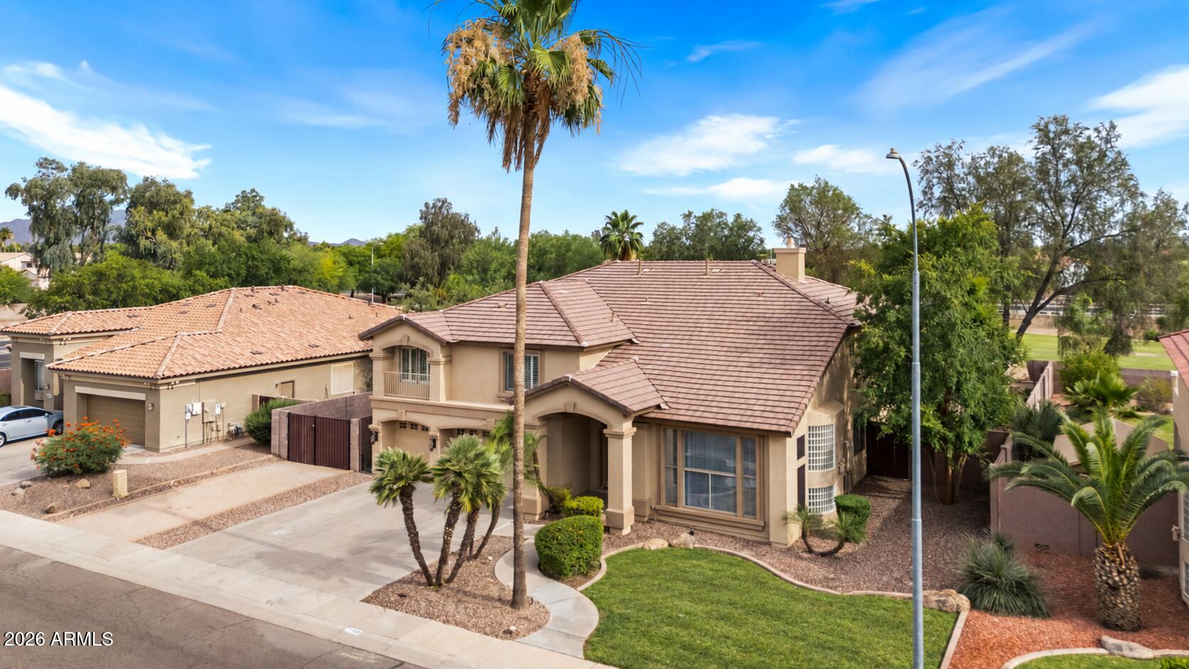 935 E SAN CARLOS Way