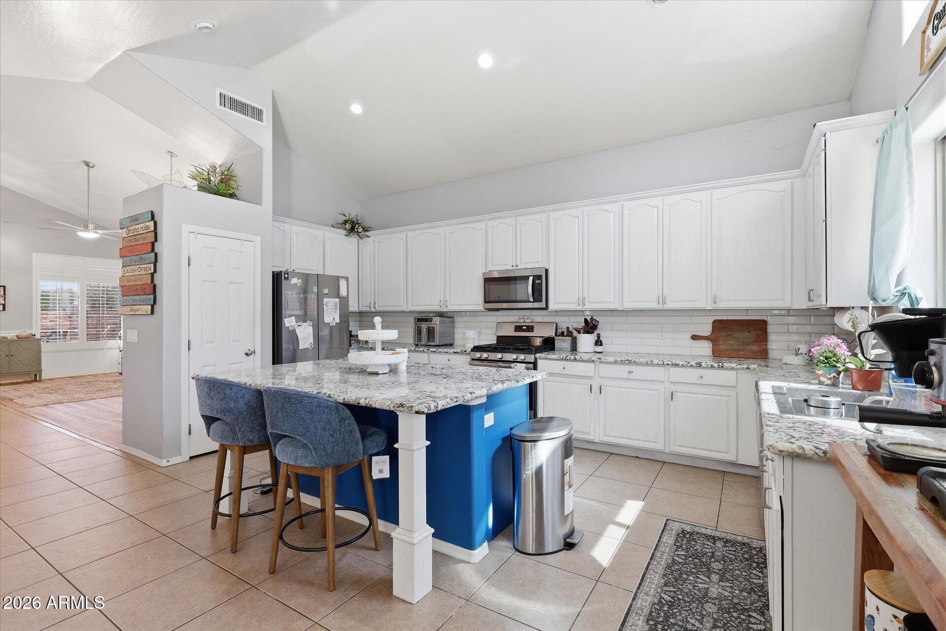 2130 N CYPRESS POINT Way