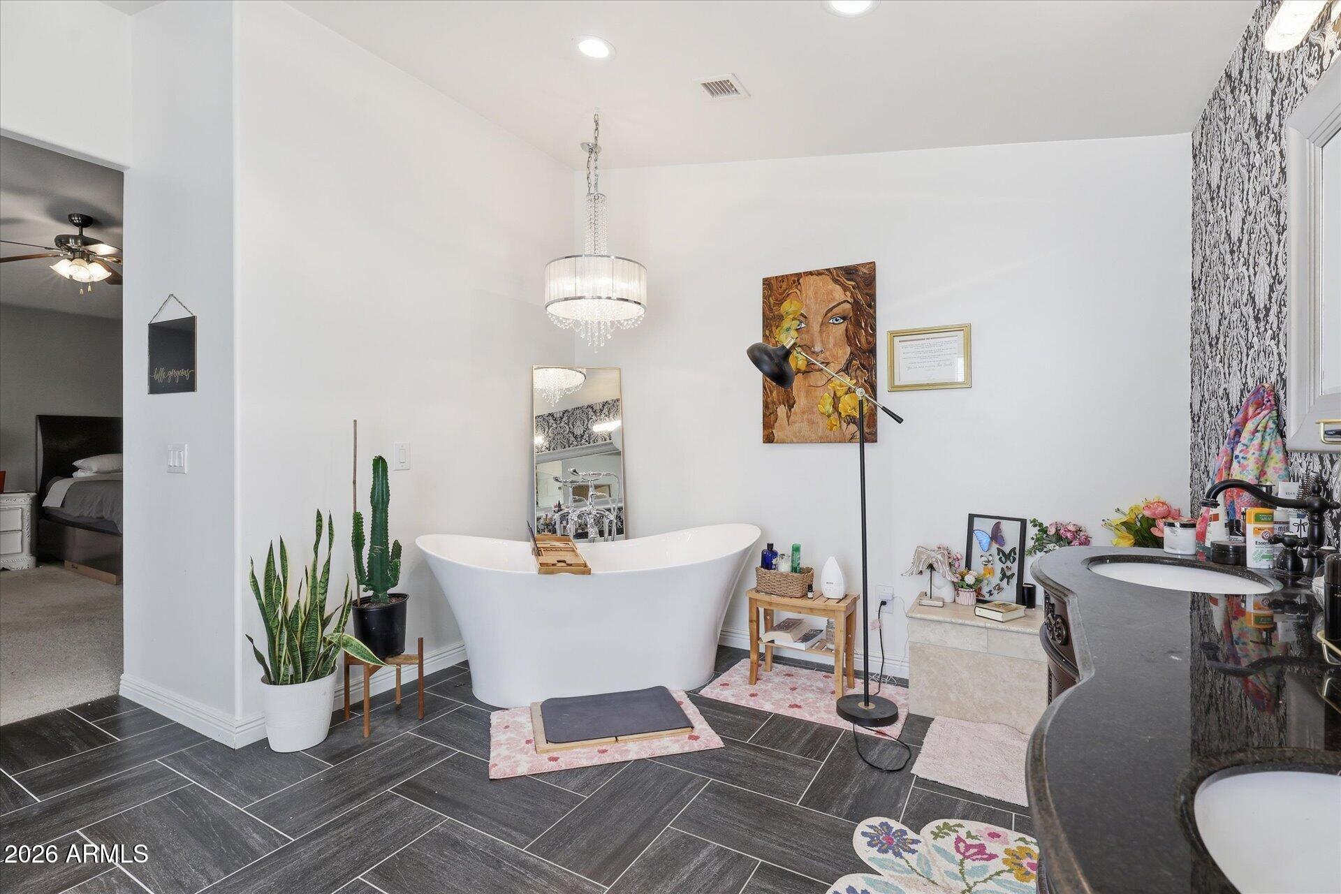 2130 N CYPRESS POINT Way