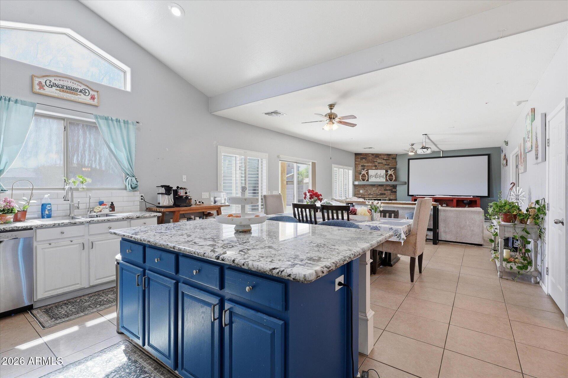 2130 N CYPRESS POINT Way