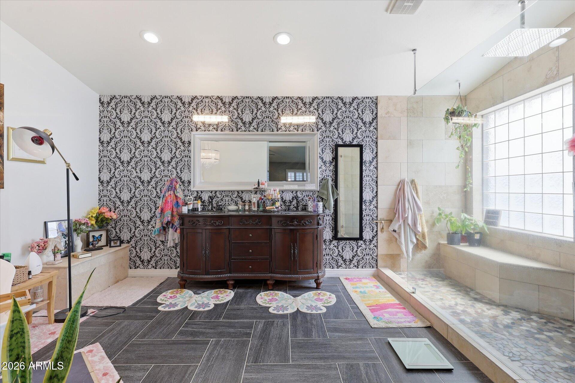 2130 N CYPRESS POINT Way