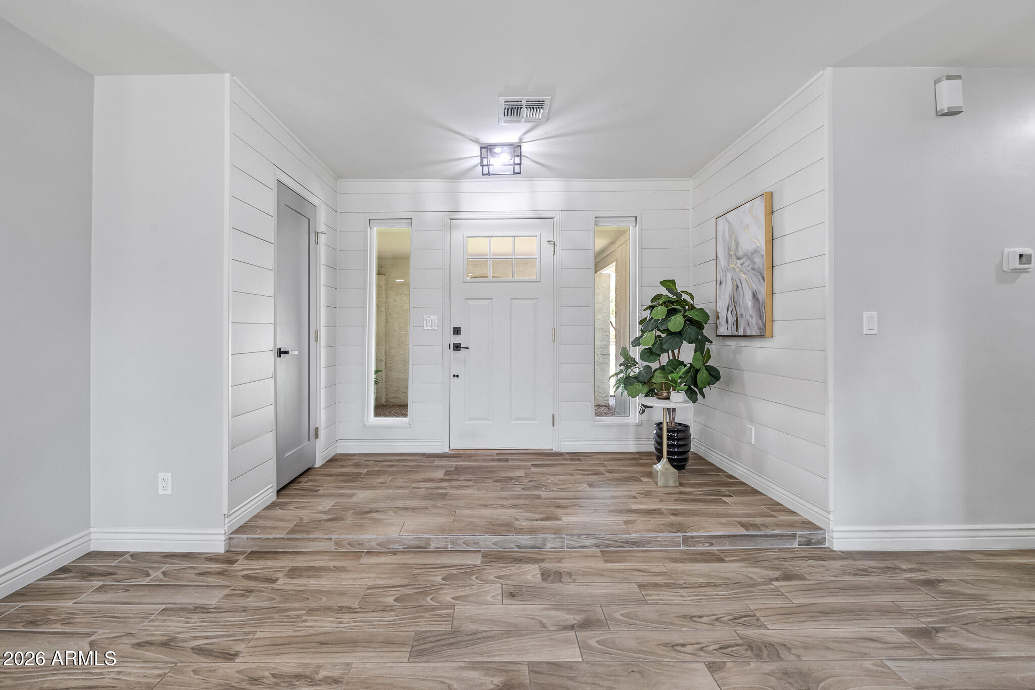 833 E Le Marche Avenue