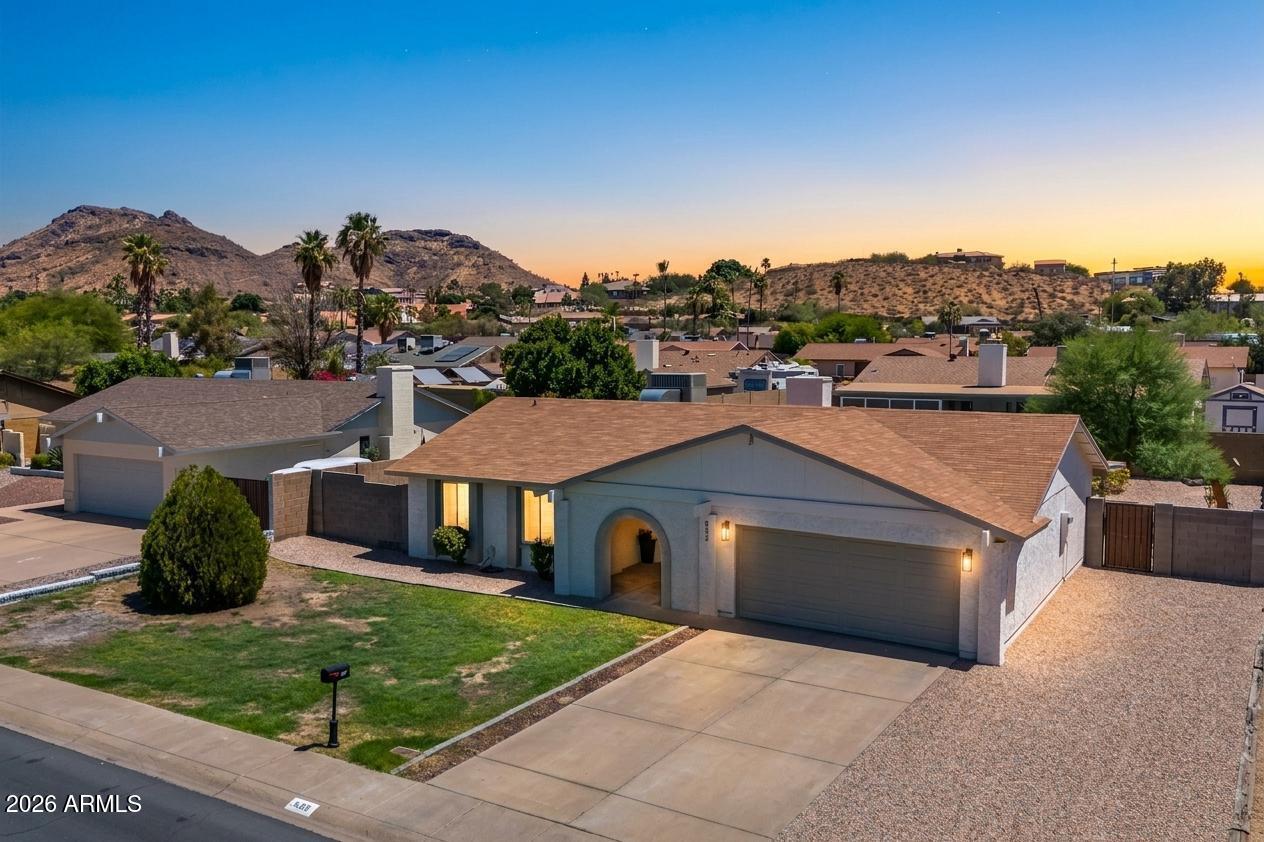 833 E Le Marche Avenue