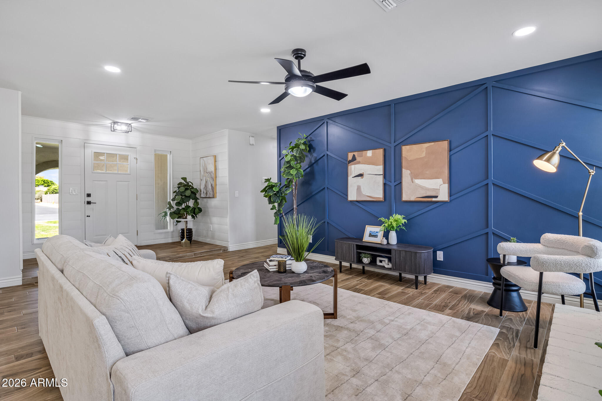 833 E Le Marche Avenue