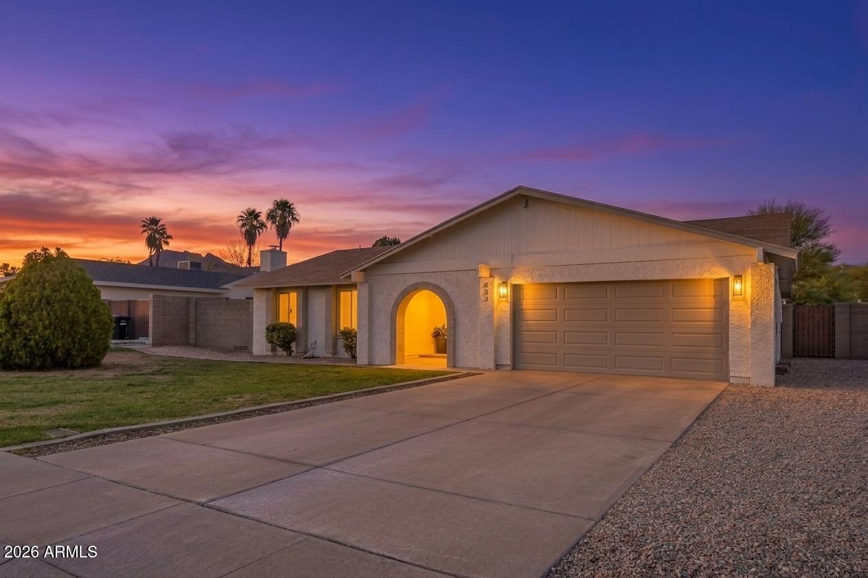 833 E Le Marche Avenue