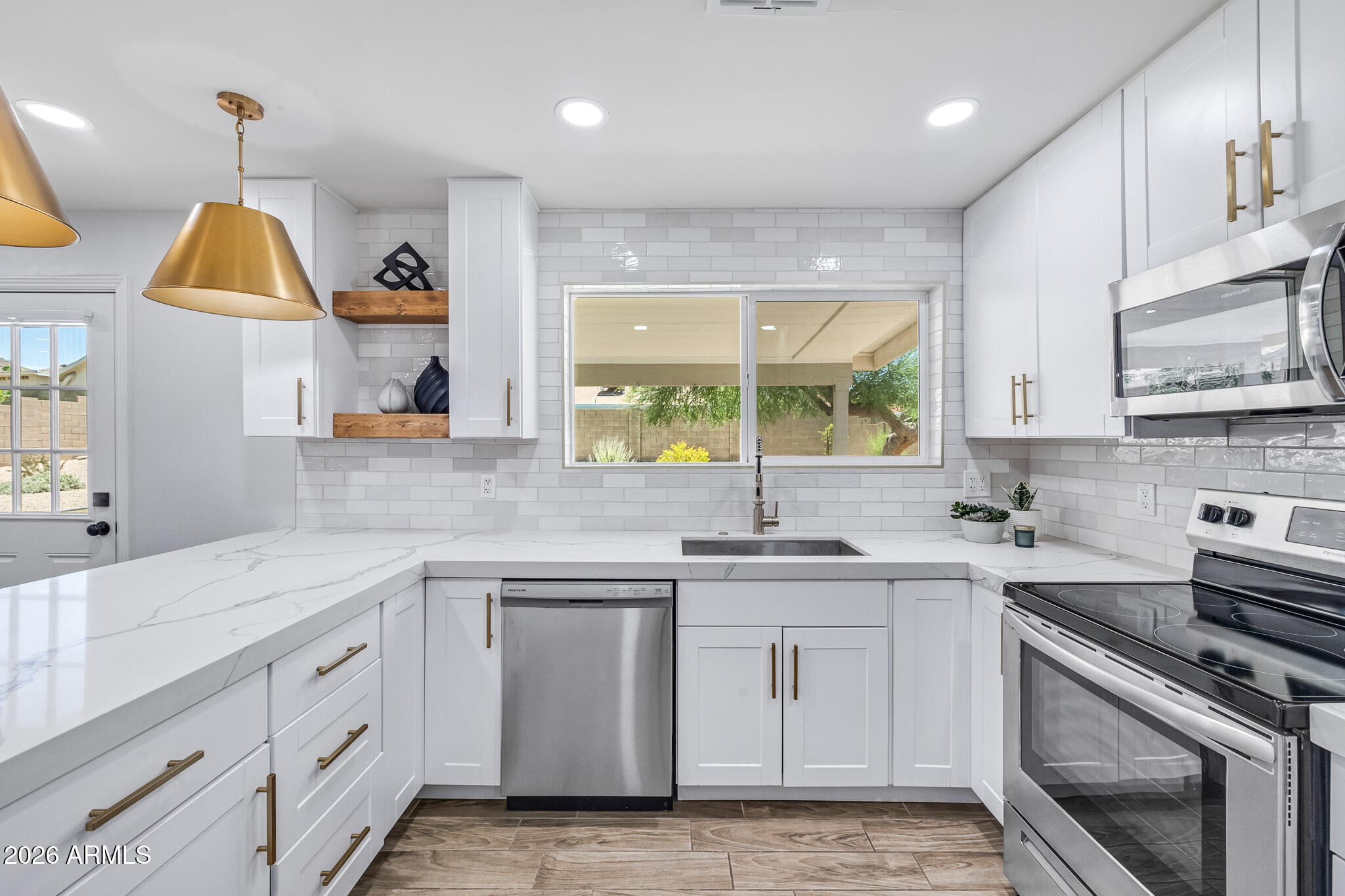 833 E Le Marche Avenue