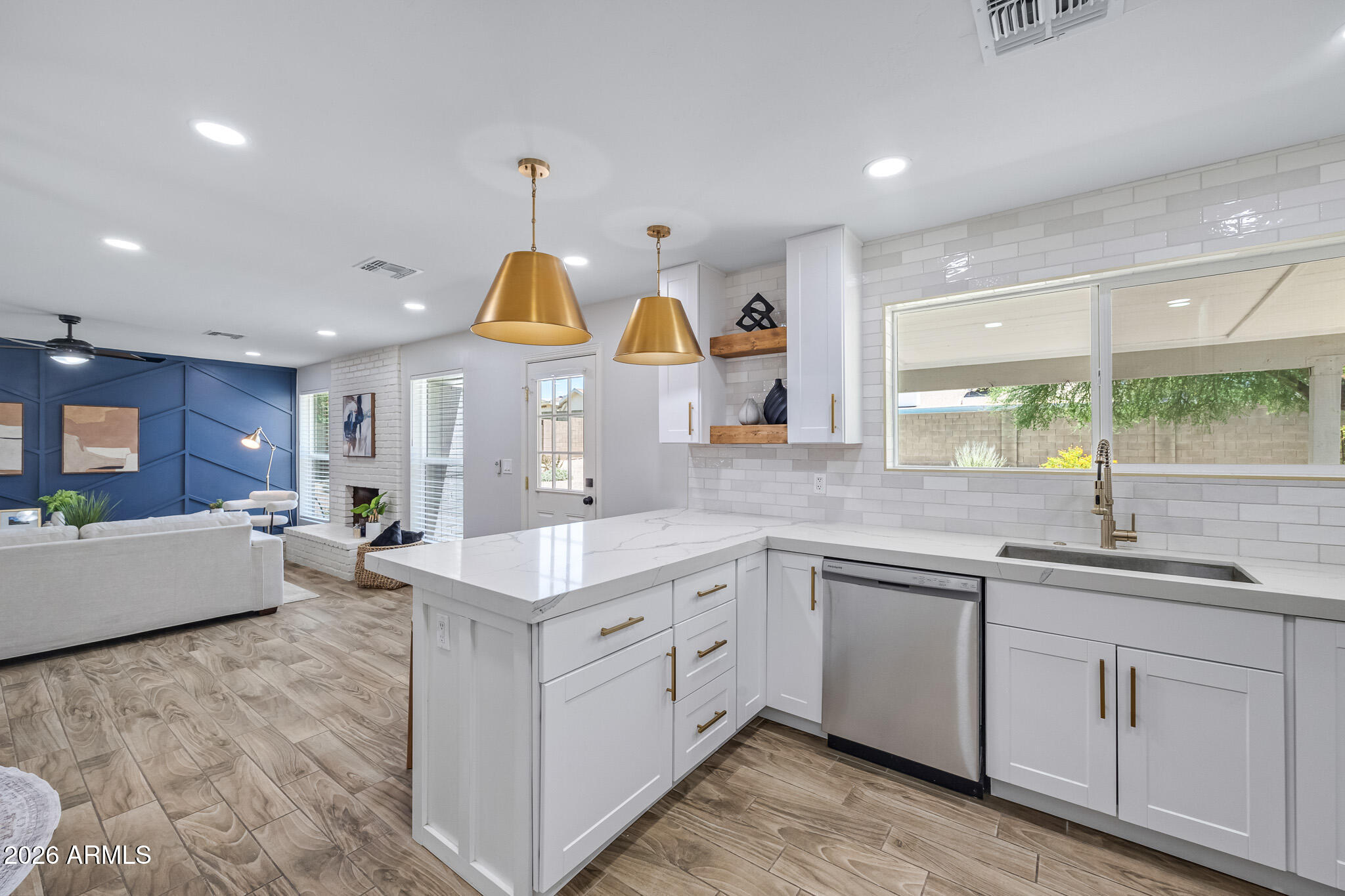 833 E Le Marche Avenue