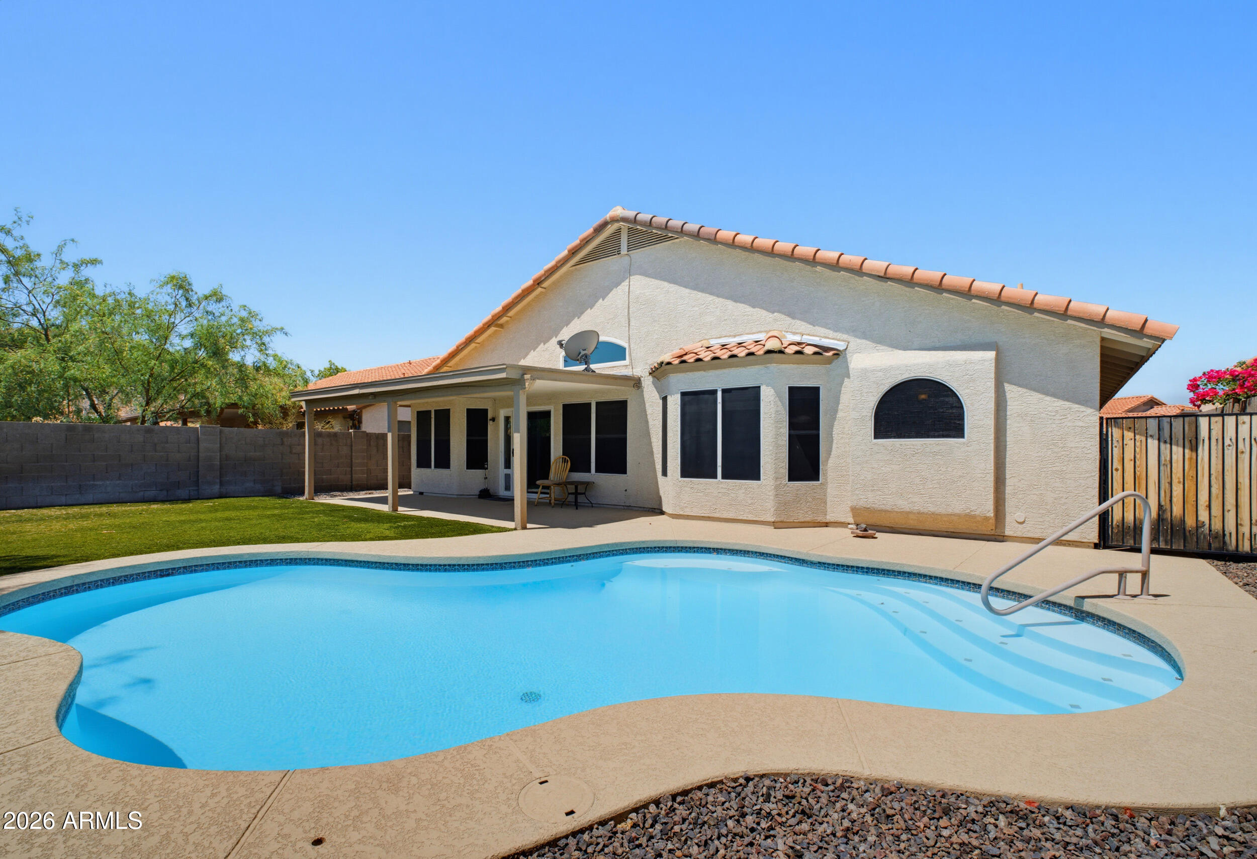 2458 E CATHEDRAL ROCK Drive