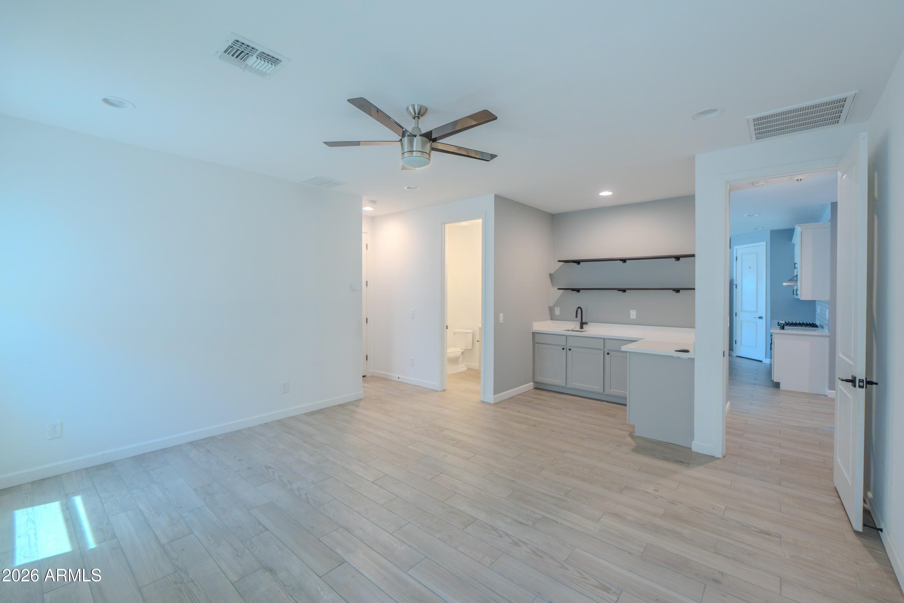 5523 W WESTERN STAR Boulevard