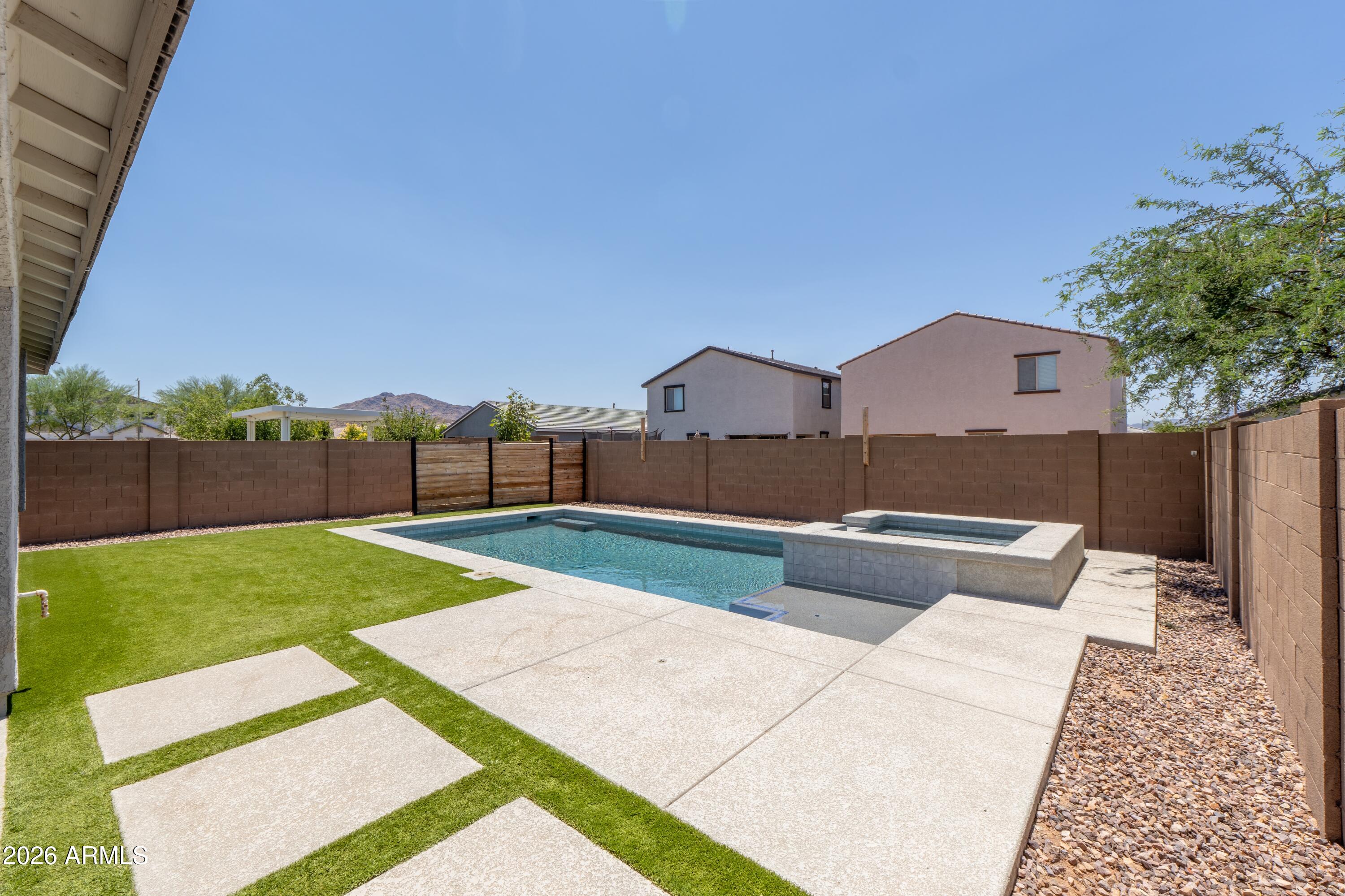 5523 W WESTERN STAR Boulevard