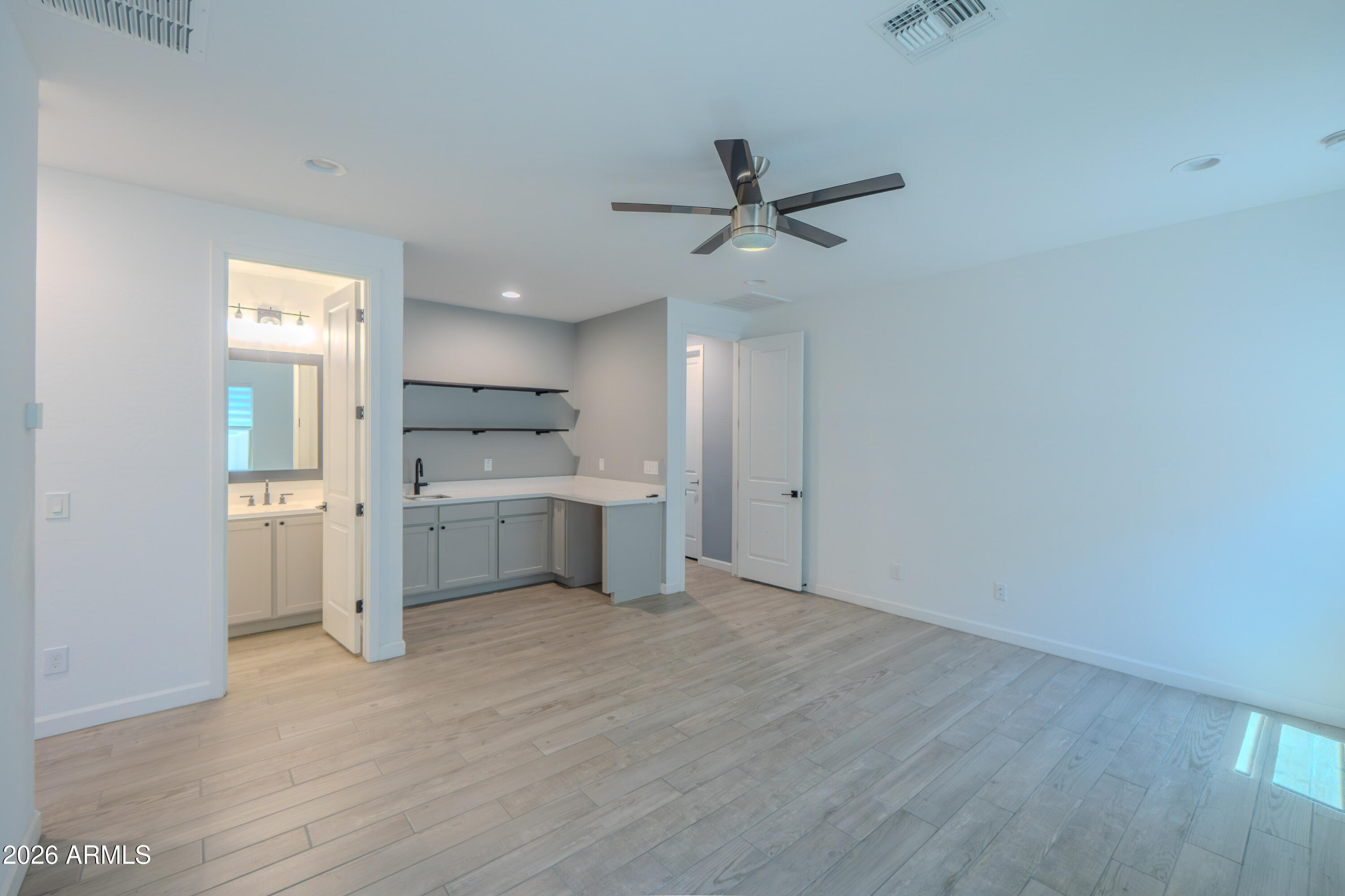 5523 W WESTERN STAR Boulevard