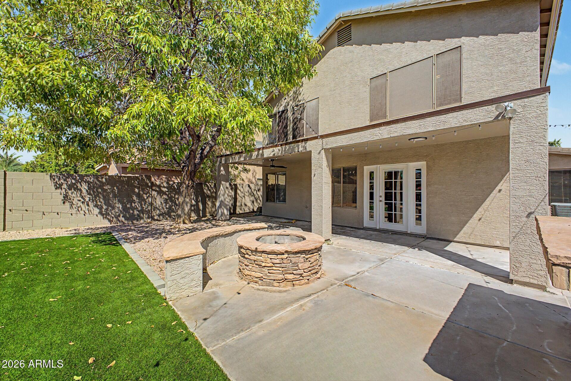 495 W DOUGLAS Avenue