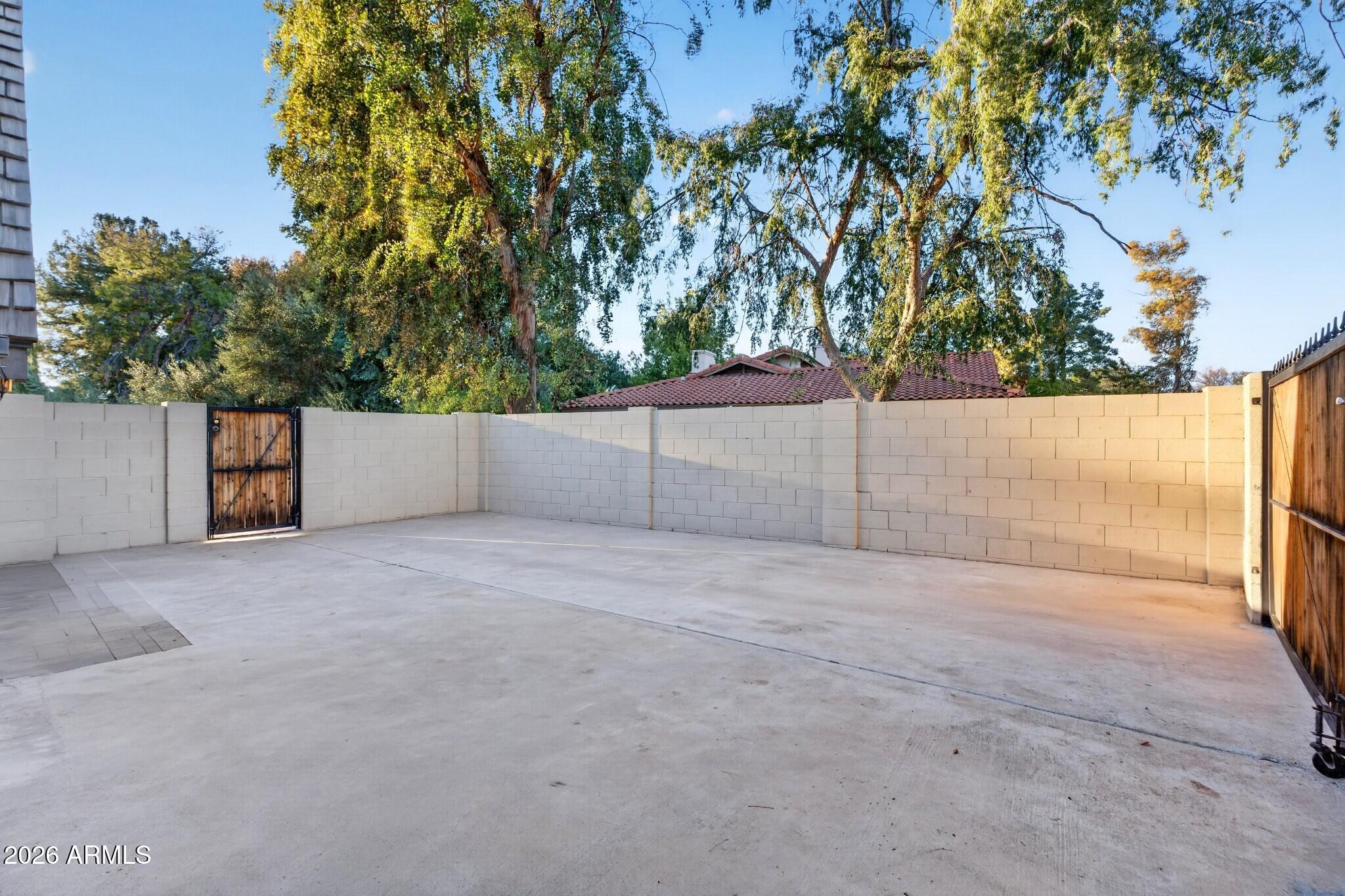 1080 N RIATA Street