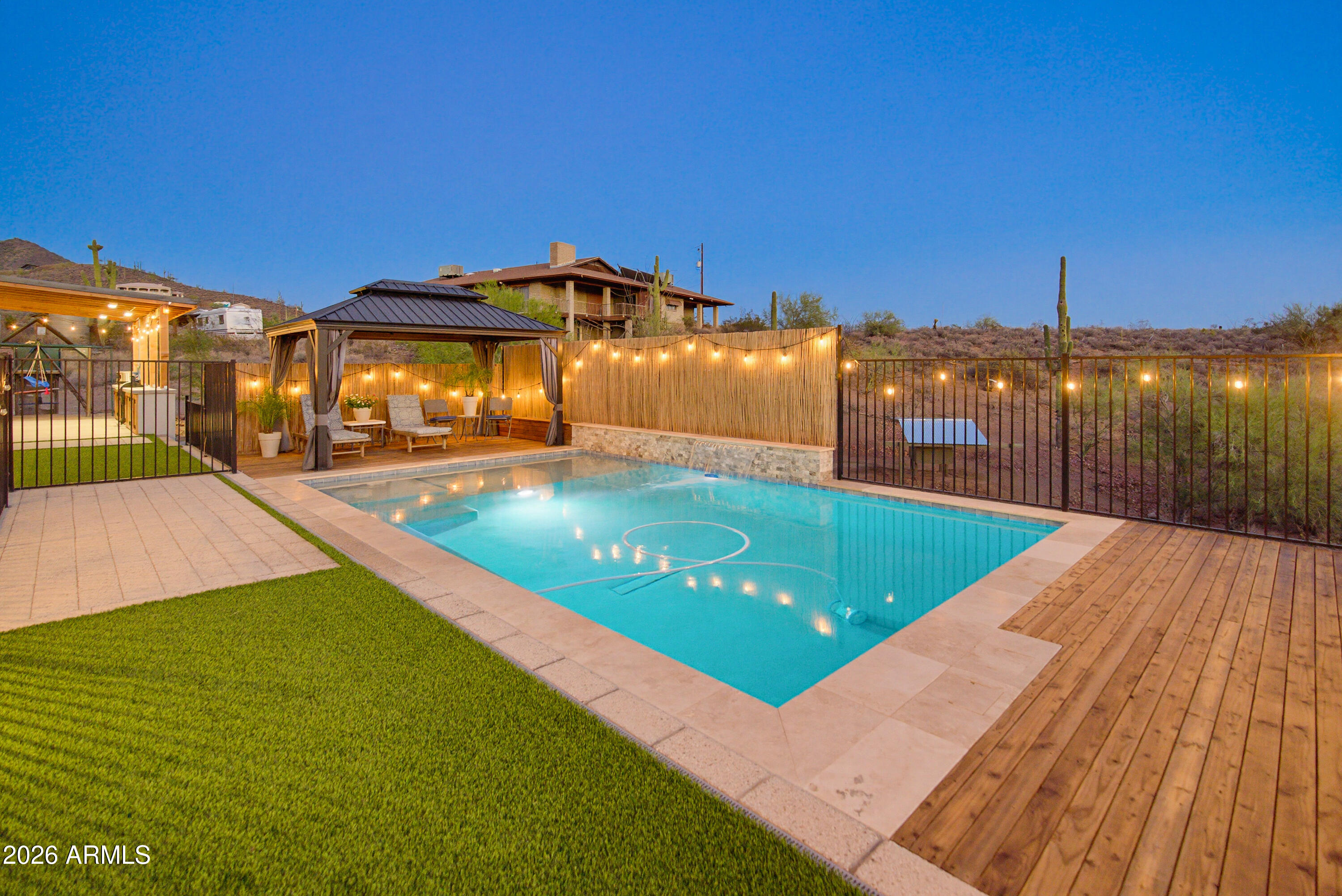 829 E STEINBECK Drive