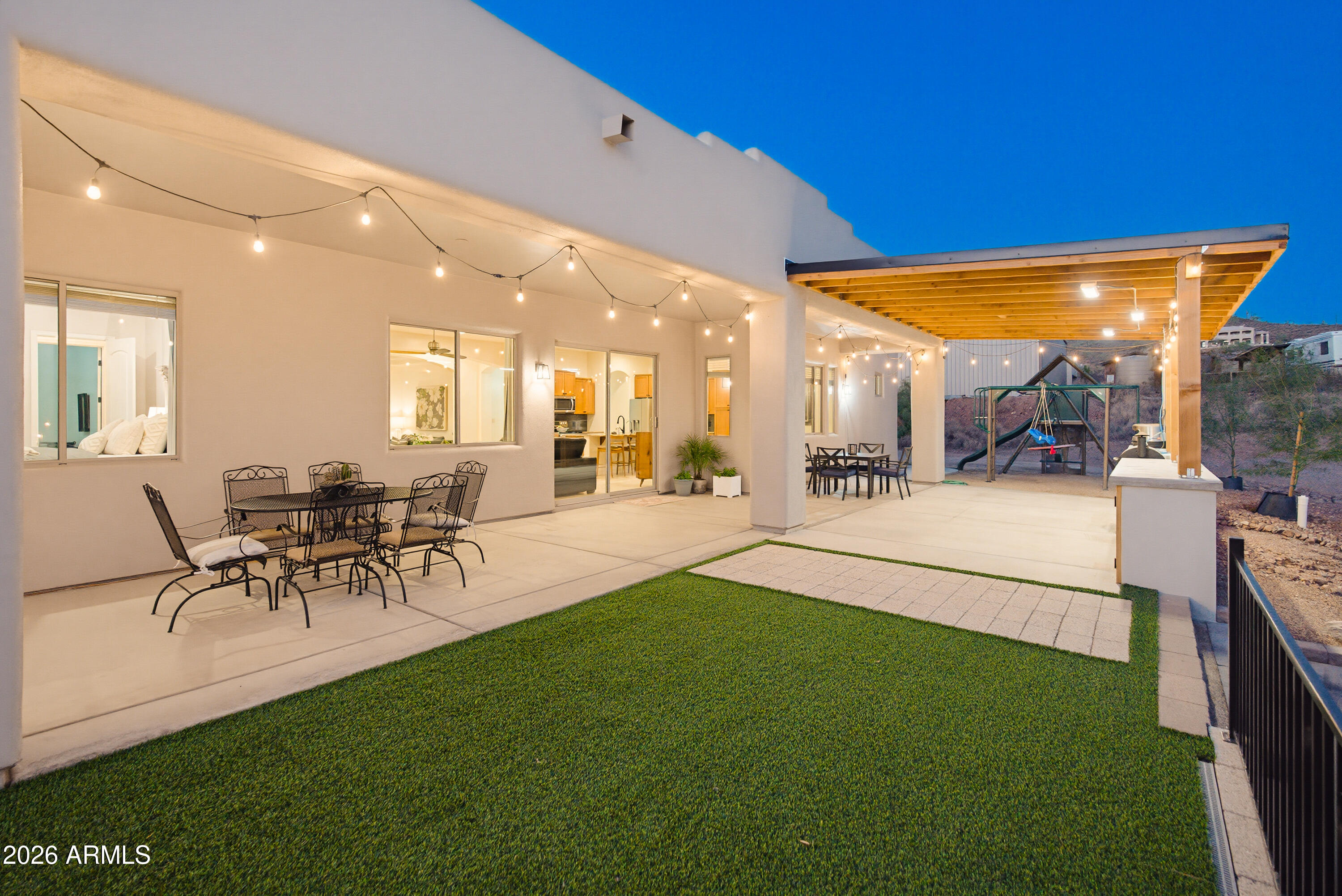 829 E STEINBECK Drive