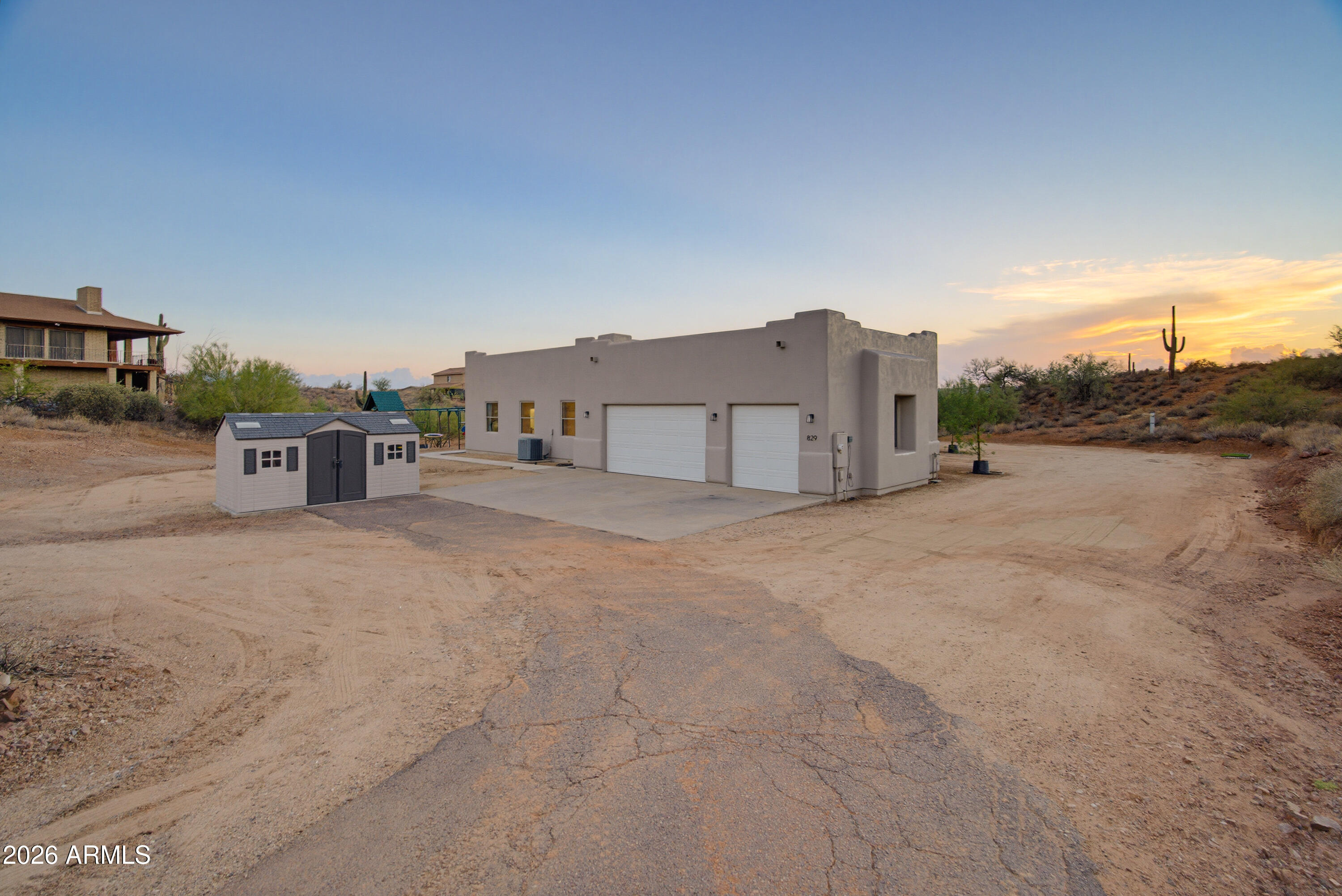 829 E STEINBECK Drive