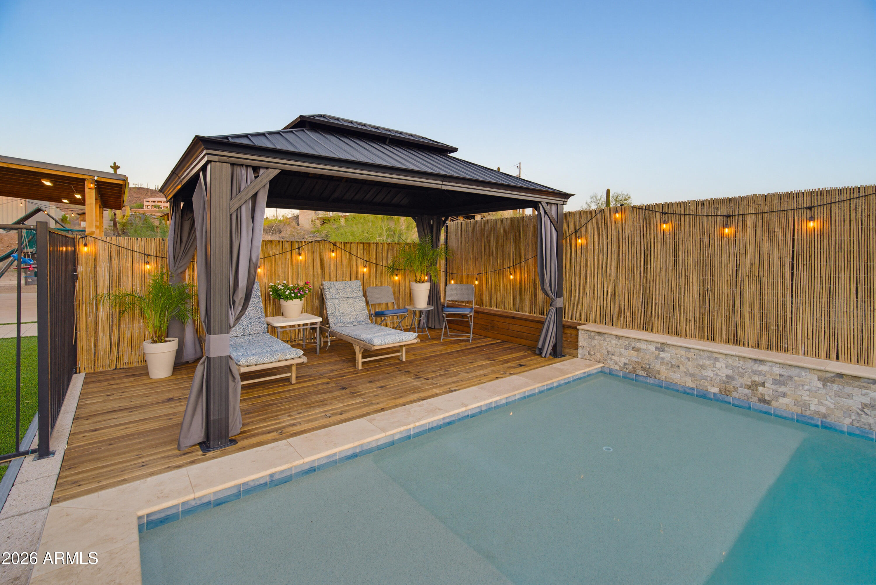 829 E STEINBECK Drive