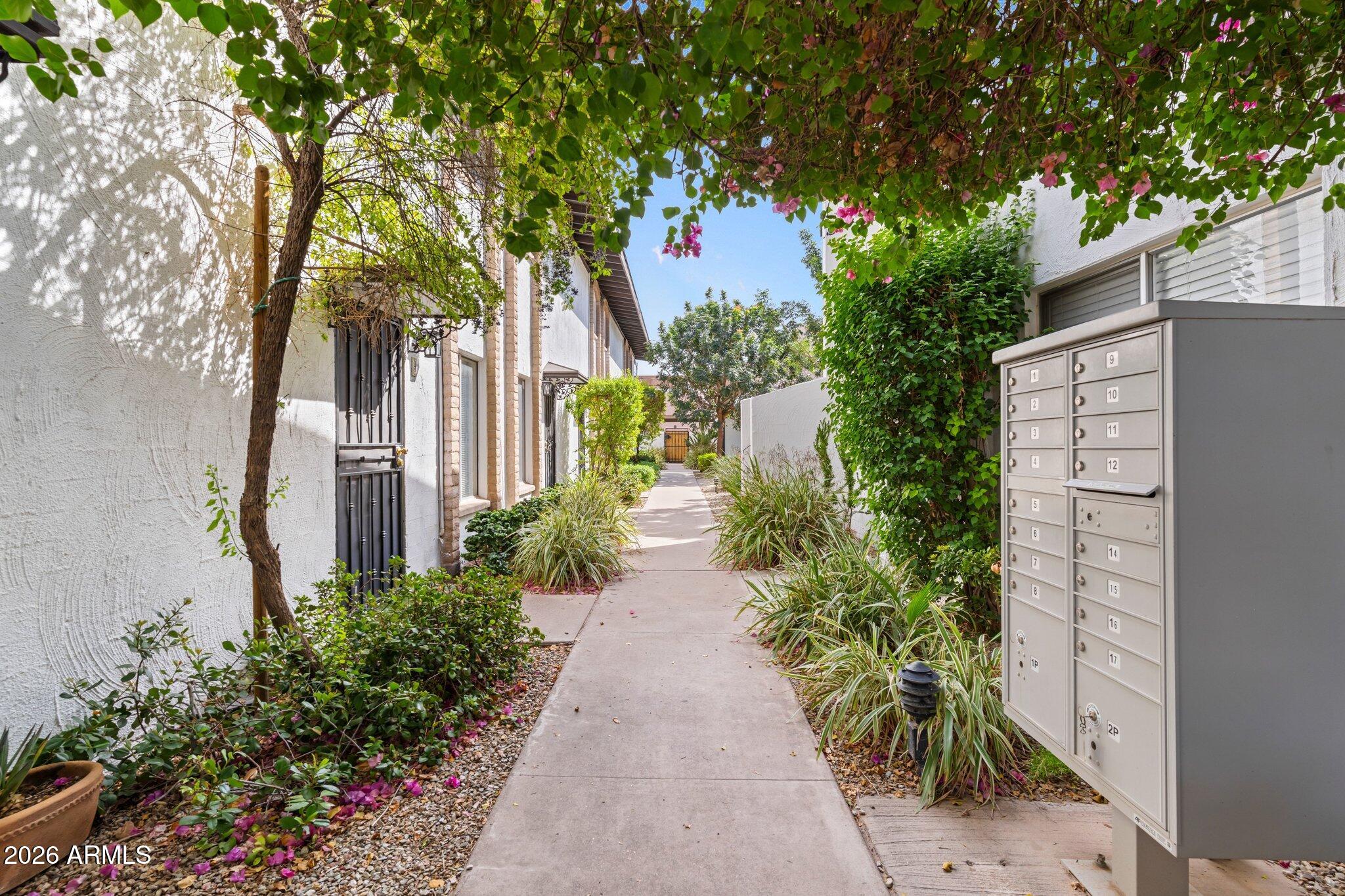 3637 E MONTEROSA Street 17