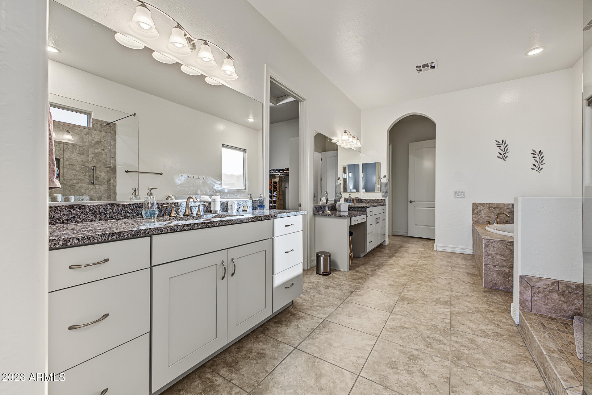 19232 W ECHO Lane
