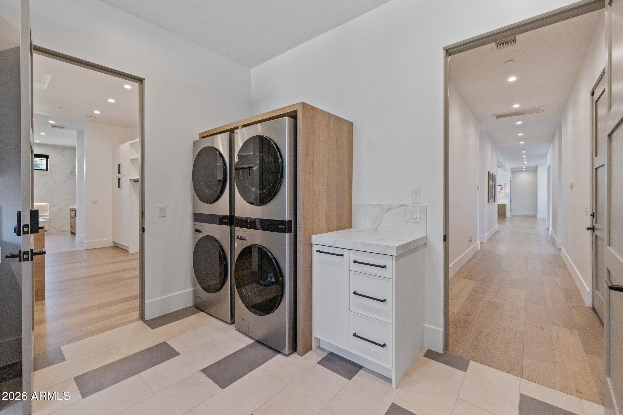 5419 N 41ST Place