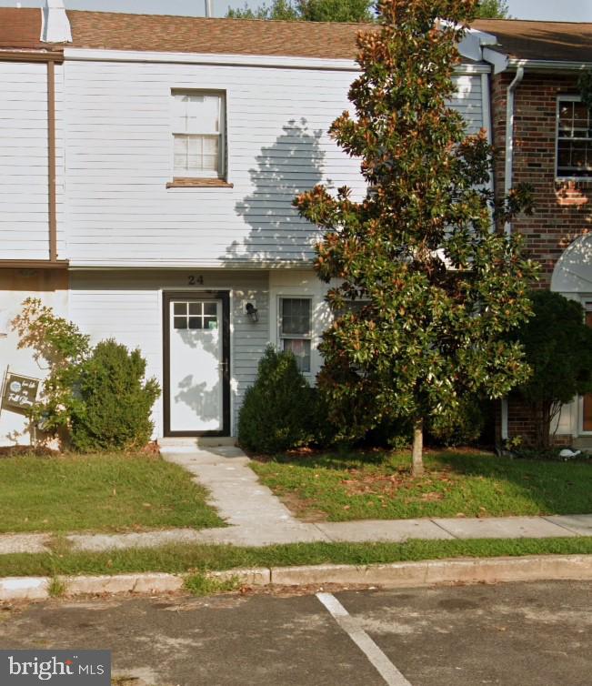 24 COLONIAL SQUARE