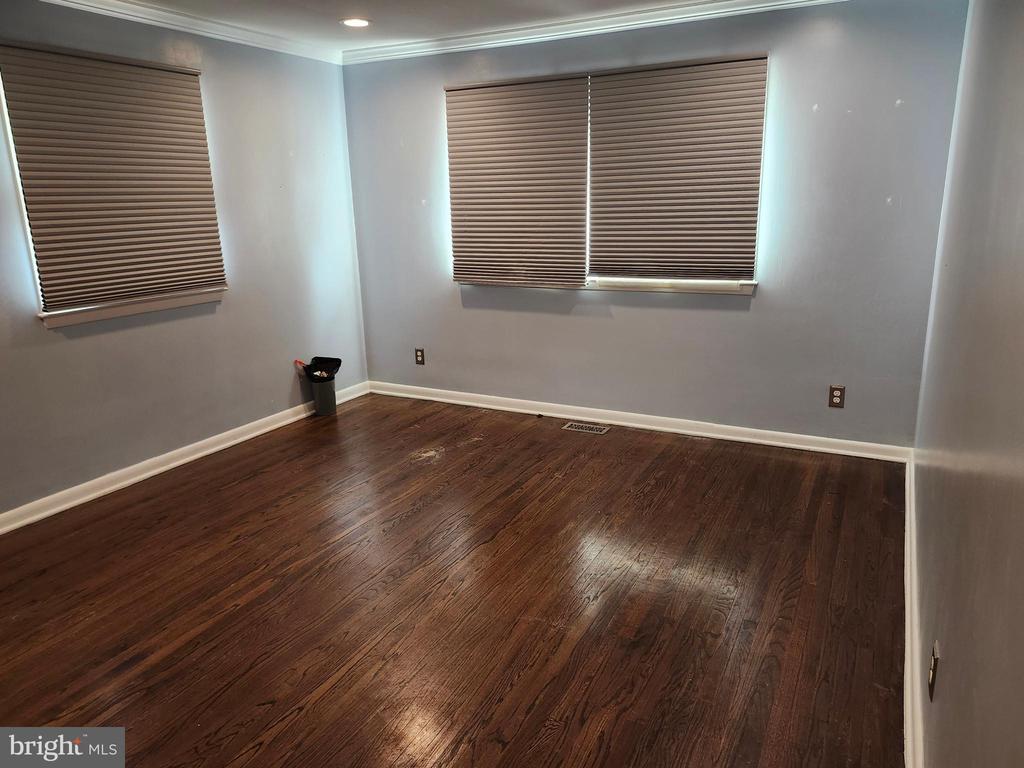 8 CORNELL AVENUE