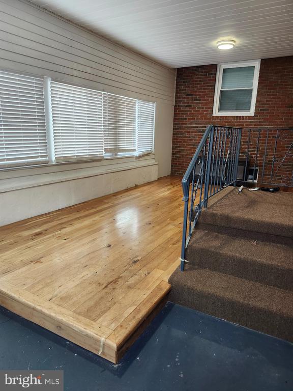 8 CORNELL AVENUE