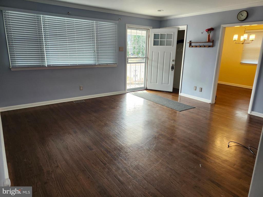 8 CORNELL AVENUE