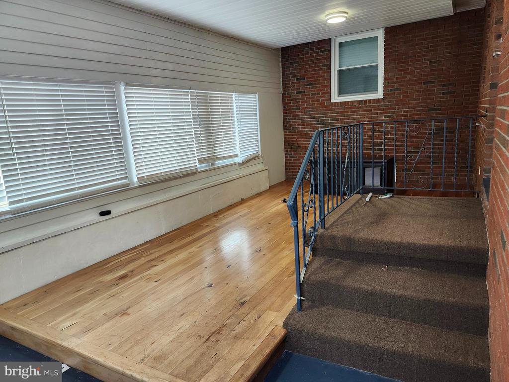 8 CORNELL AVENUE