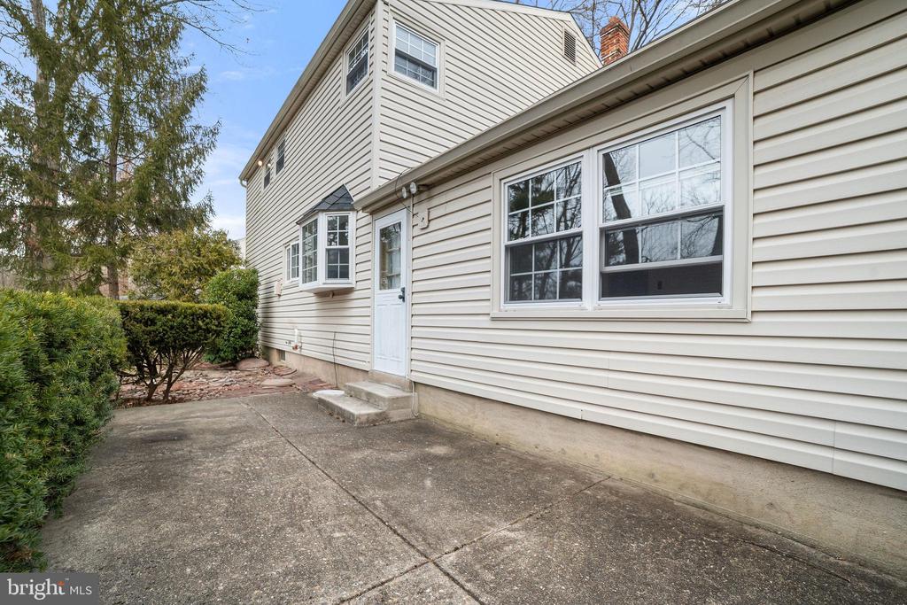 23 MELODY LANE