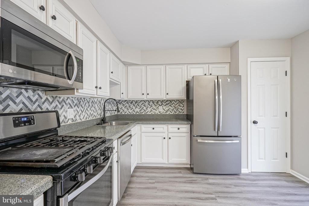 3002 TALL PINES