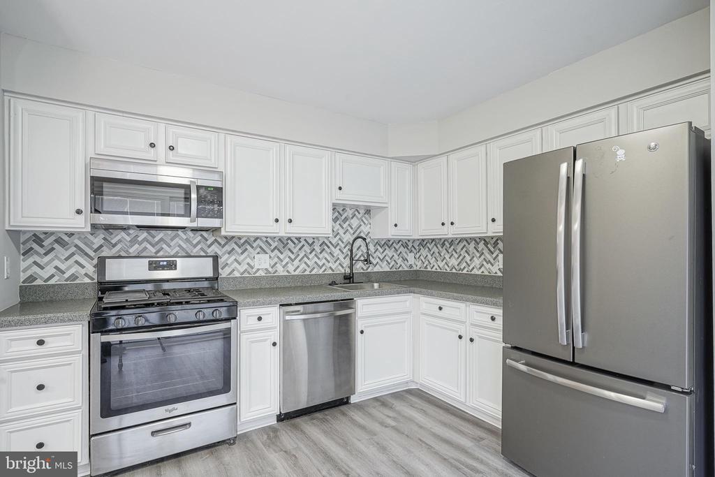 3002 TALL PINES