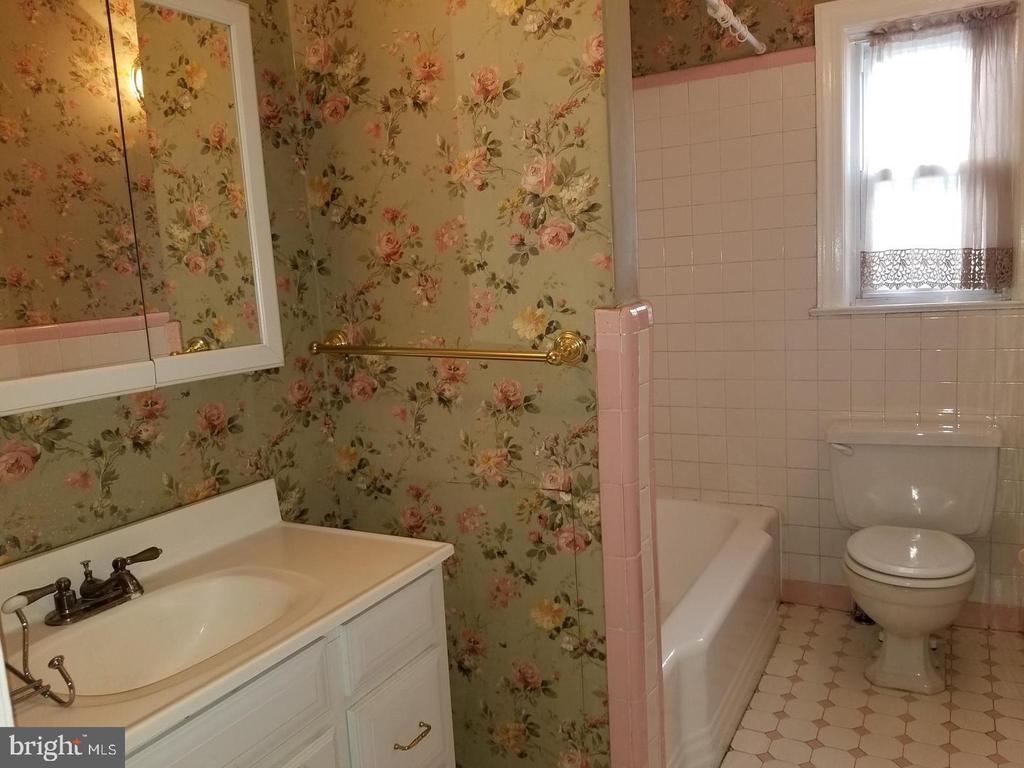 219 WOODLAWN TERRACE 1