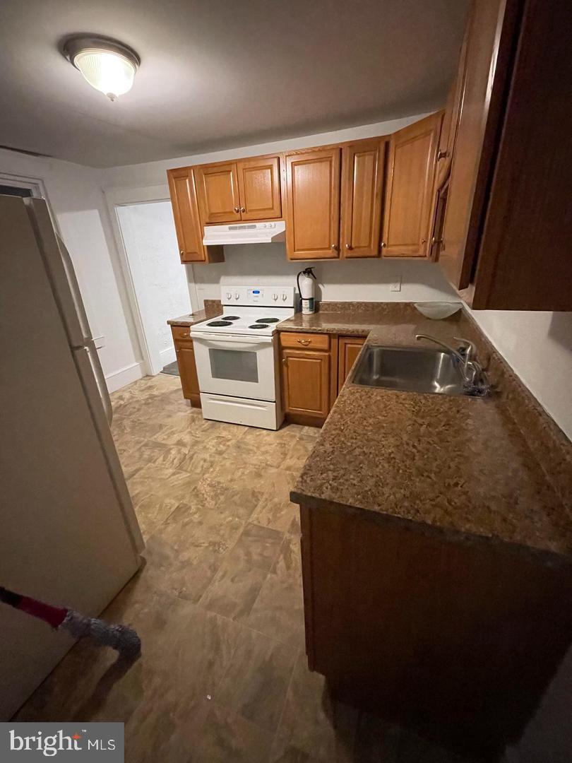 201 W LINCOLN AVENUE 2