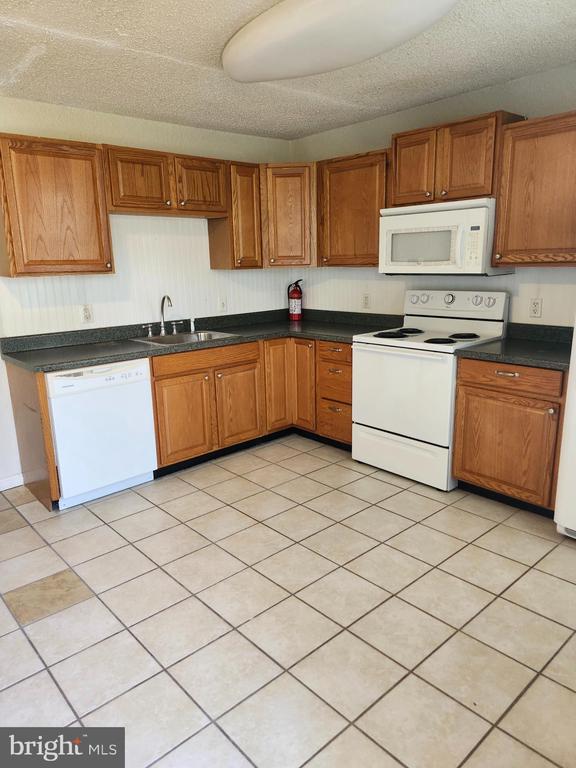 201 W LINCOLN AVENUE 1