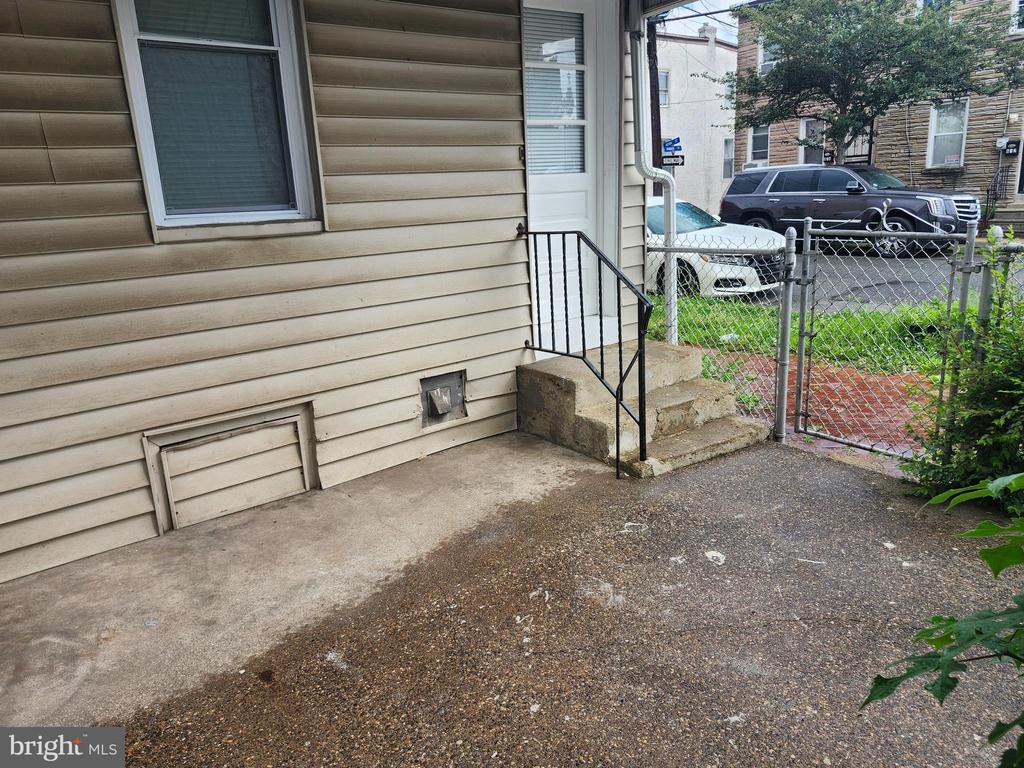555 ROBERTS STREET