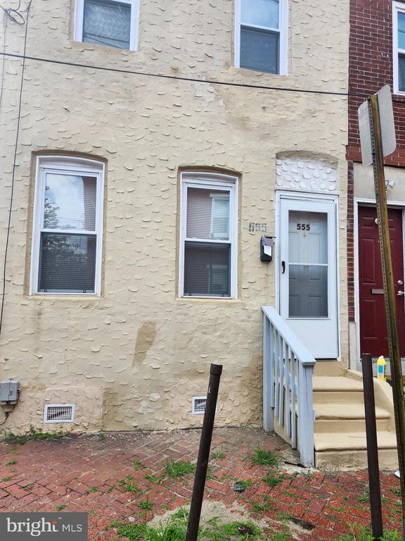 555 ROBERTS STREET