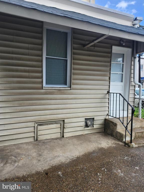 555 ROBERTS STREET