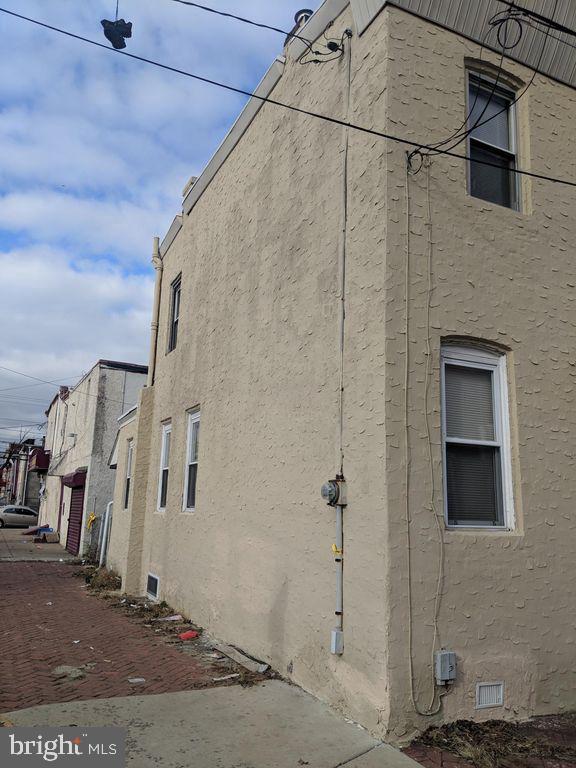 555 ROBERTS STREET