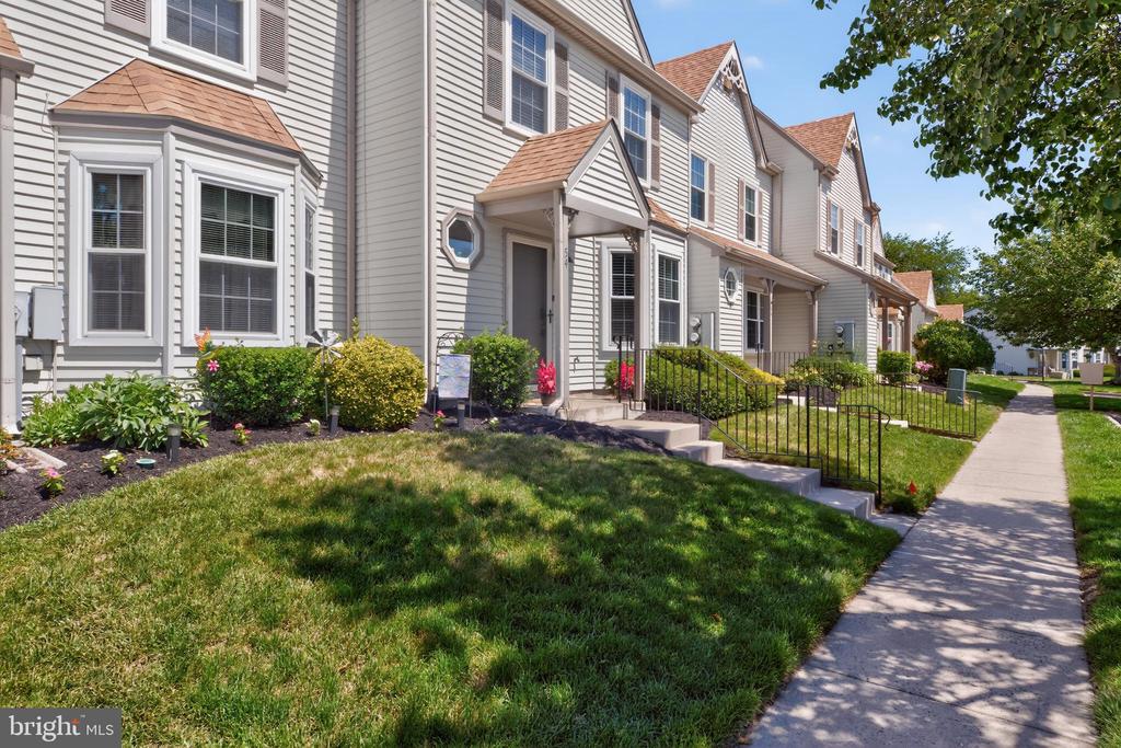 54 KNOLL DRIVE