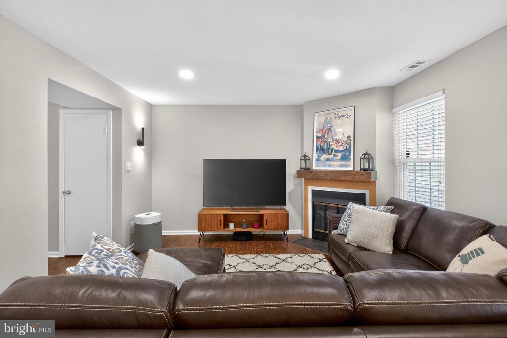 54 KNOLL DRIVE