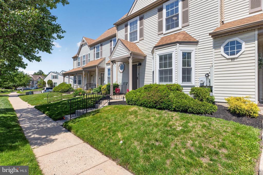 54 KNOLL DRIVE