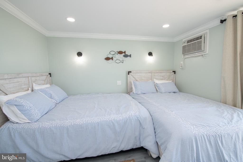 225 E WILDWOOD AVENUE 422