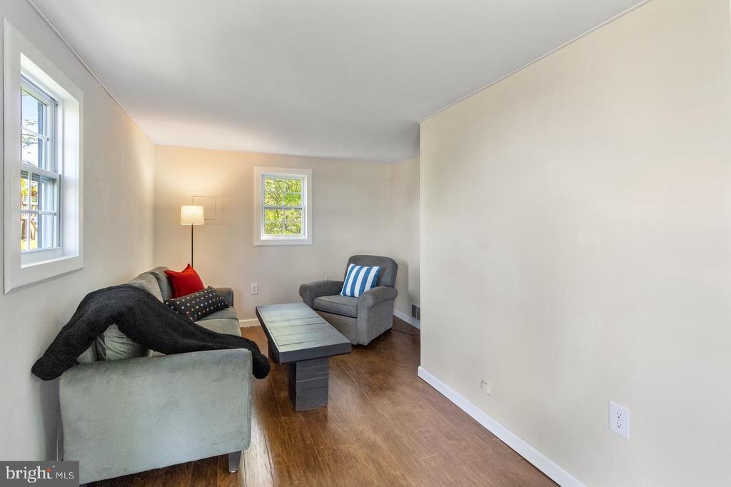 1 WEST AVENUE
