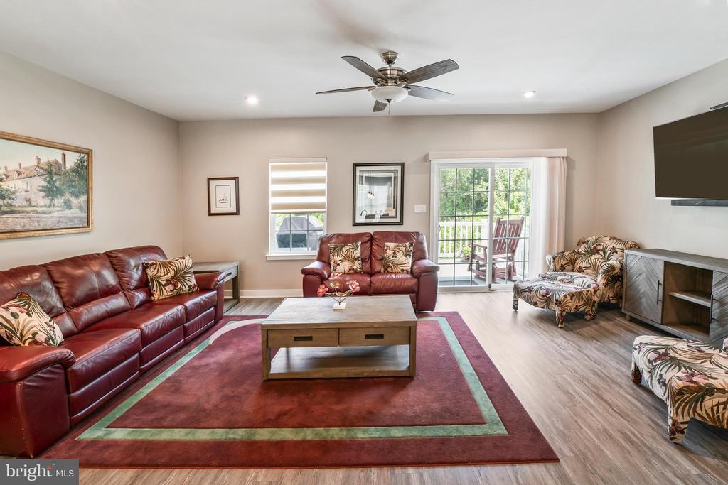 40 PEACOCK CIRCLE