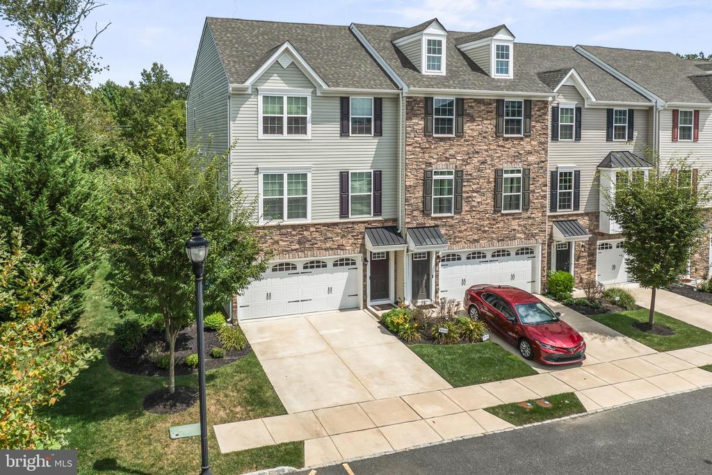 40 PEACOCK CIRCLE