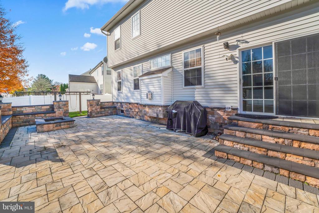 109 HOLLY DRIVE